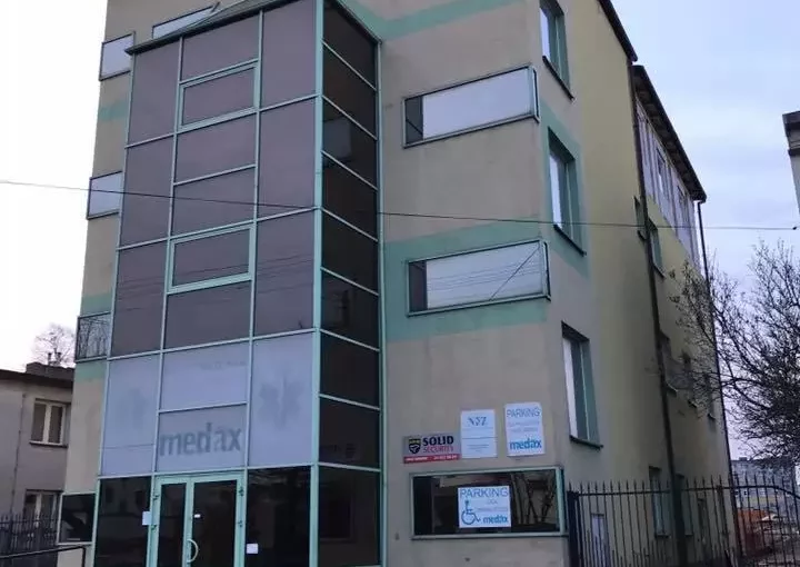 Budynek przychodni lekarskiej NZOZ w Radomsku